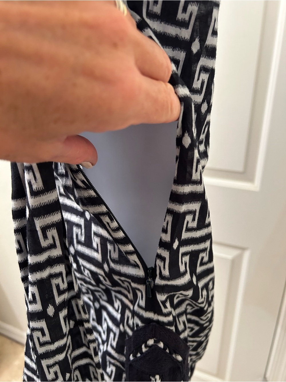 Tory Burch Black and White Geometric Tunic 2 - Picture 4 of 10